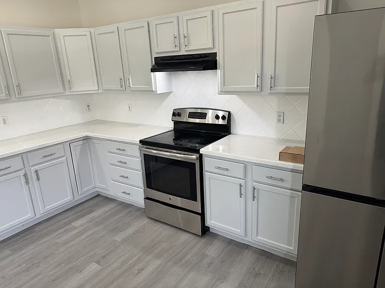 902 Fort St NW — Photo 4