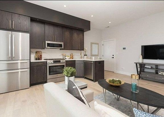 3rd image of 2034 N Avondale Ave APT 3E