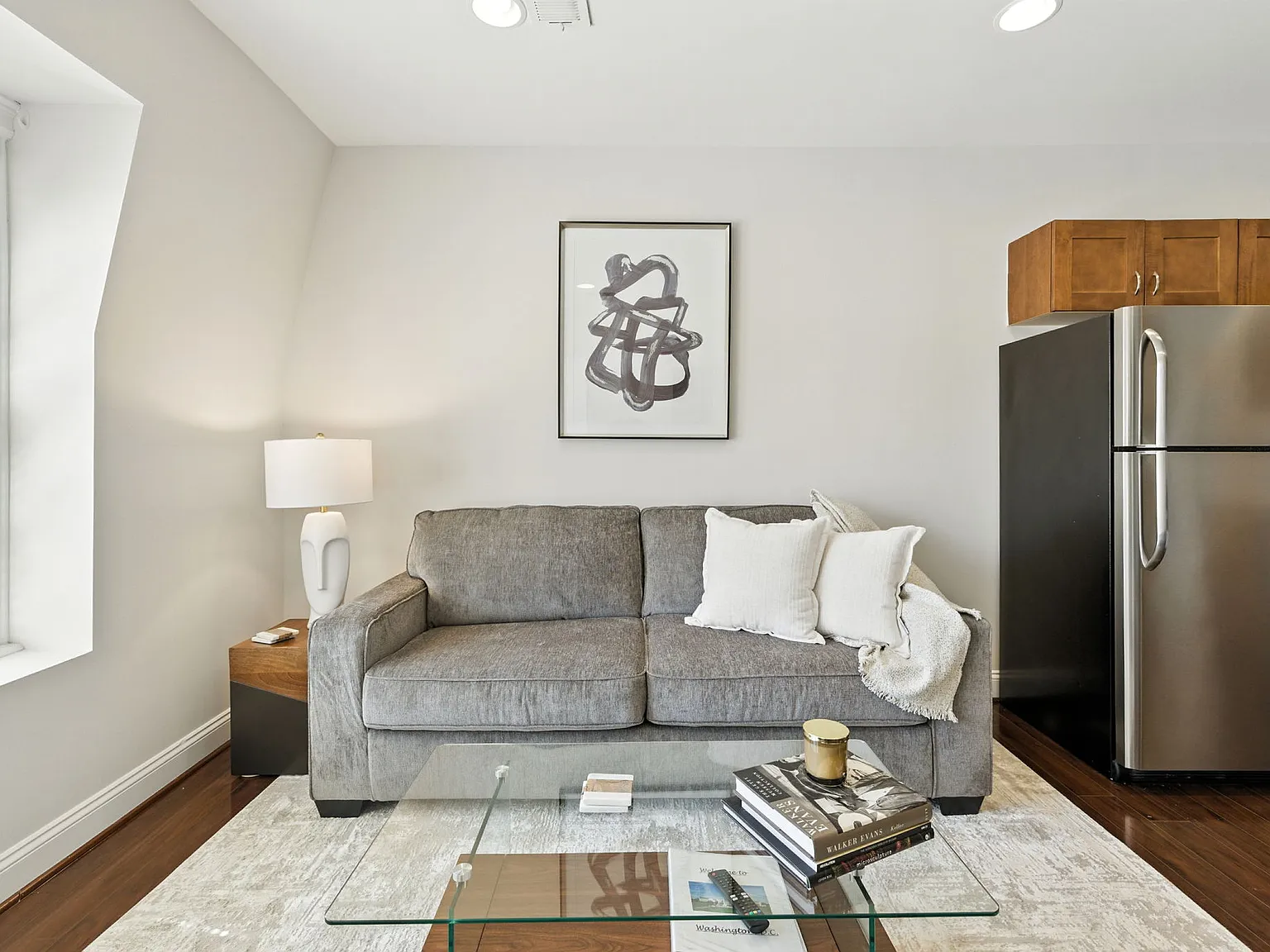 1 bed, 750 sqft, $3,720 — Photo 2