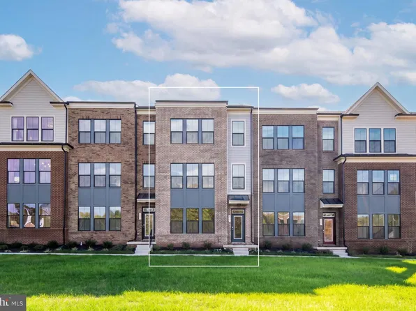 105 Camberwell Ter NE, Leesburg, VA 20176