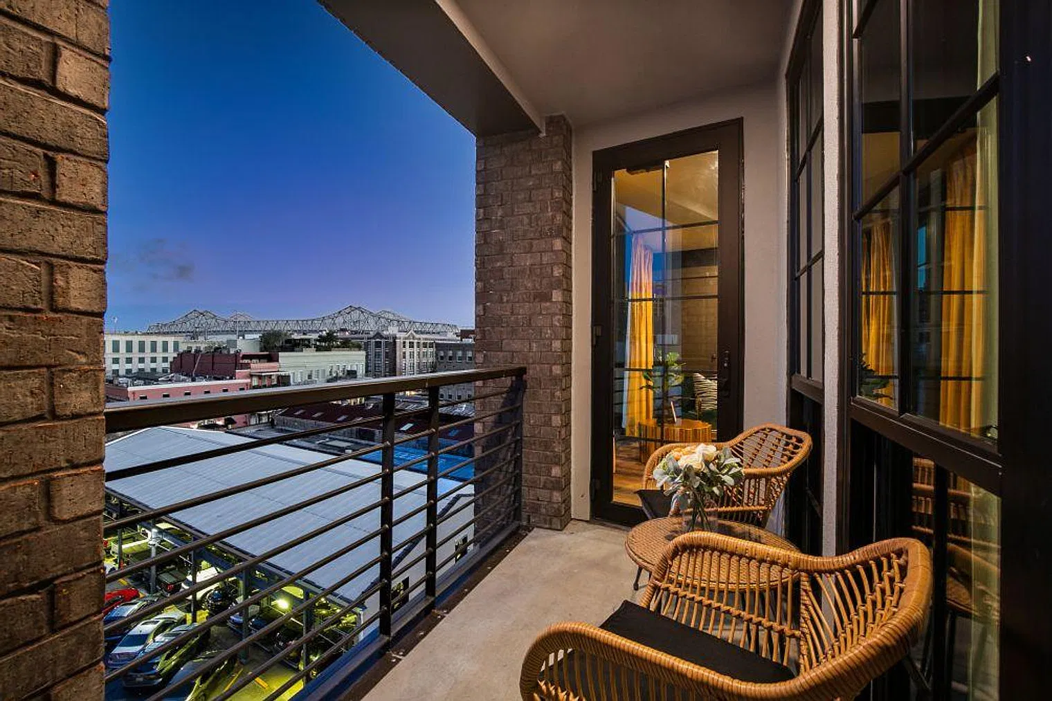 2 bed, 1.0 bath, 904 sqft, $9,184 — Photo 2