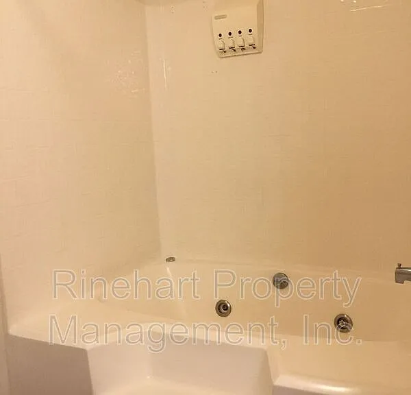 1573 Hunt Club Ct — Photo 11