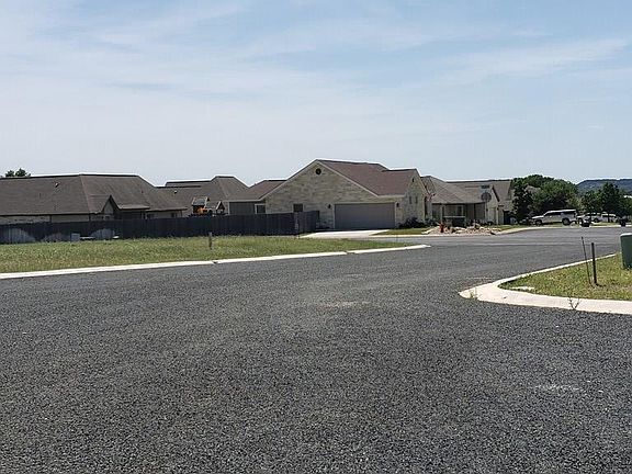 5th image of 605 Taylor Ct