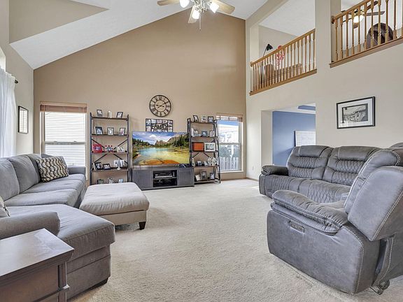 3rd image of 915 Wellsley Way
