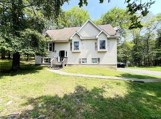 112 Lehman Rd, Bushkill, PA 18324