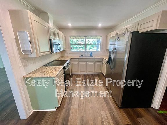 4th image of 214 Dover Dr