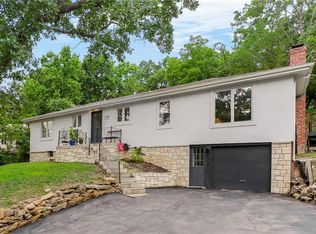 170 Terrace Trl W, Lake Quivira, KS 66217