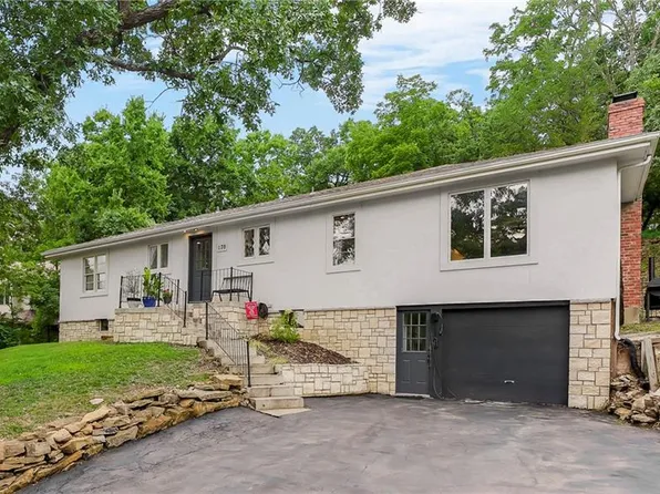 170 Terrace Trl W, Lake Quivira, KS 66217