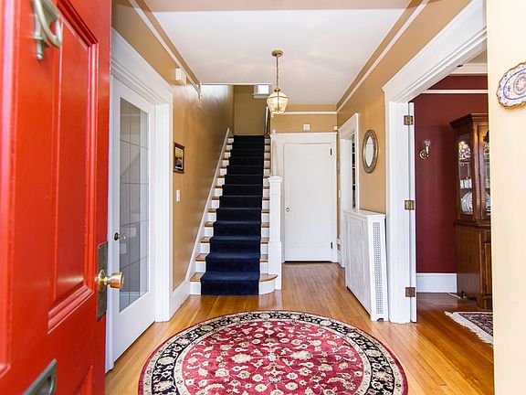 3rd image of 105 Hilltop Ave