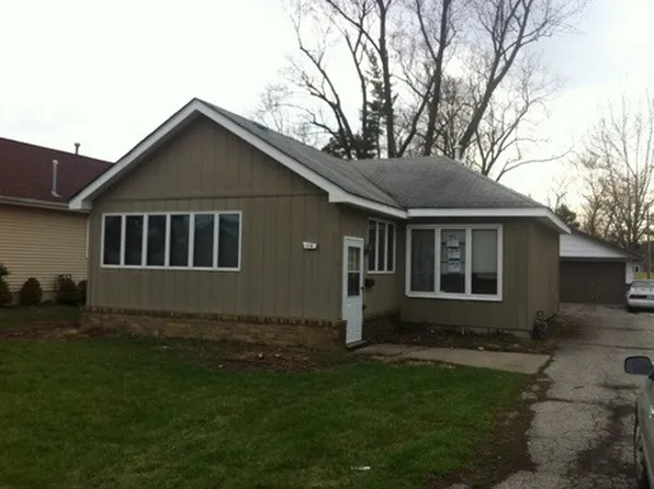 118 N Rebecca St, Glenwood, IL 60425