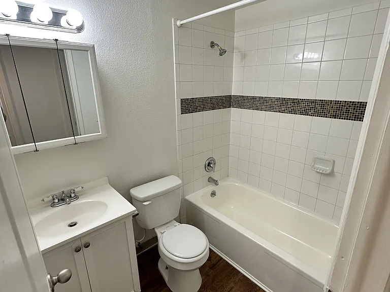 226 E 7th Ave #6 — Photo 8