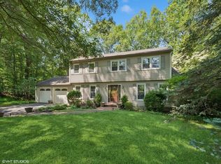 10 Silvermine Dr, South Salem, NY 10590