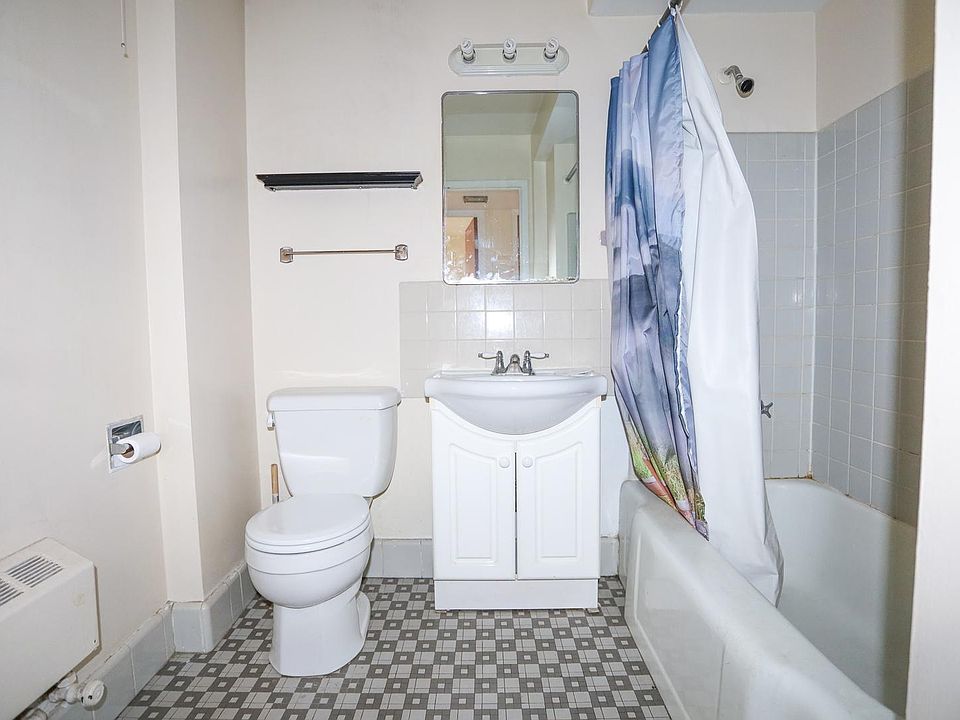 1st image of 2117 W Farragut Ave #1325
