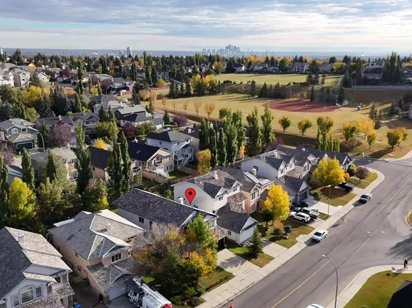 3223 W Signal Hill Dr SW, Calgary, AB T3H 3T4