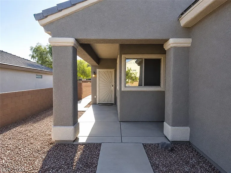 1872 High Mesa Dr — Photo 3