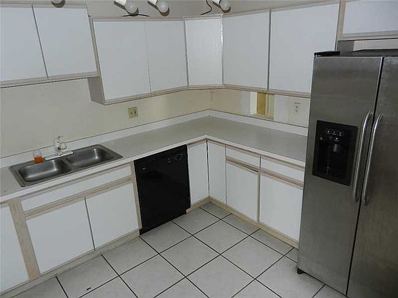 4th image of 10120 Caribbean Blvd