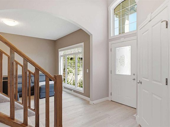 3rd image of 331 SE Parkmere Grn