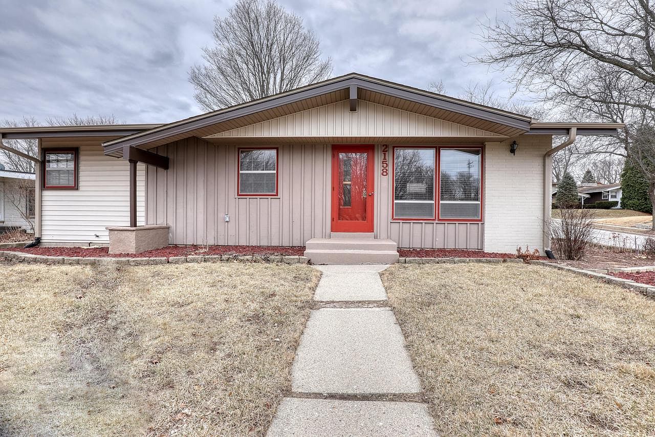 2158 Delafield STREET, Waukesha, WI 53188 Zillow