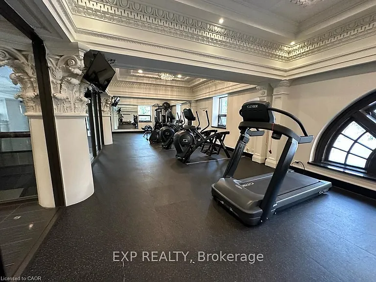 118 King St E #718 — Photo 9