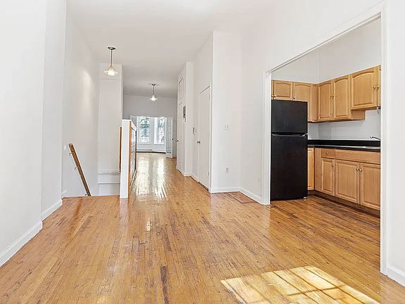 3rd image of 430 W 160th St #G