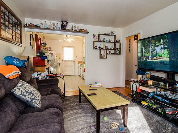 3rd image of 325 2nd Ave