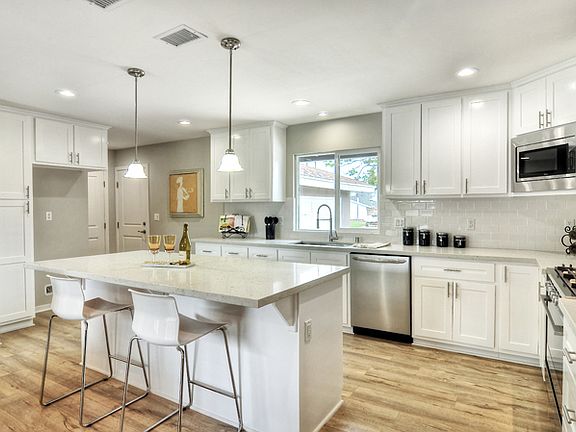 4th image of 2525 Fordham Dr