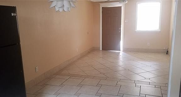 2nd image of 4871 Alsace St