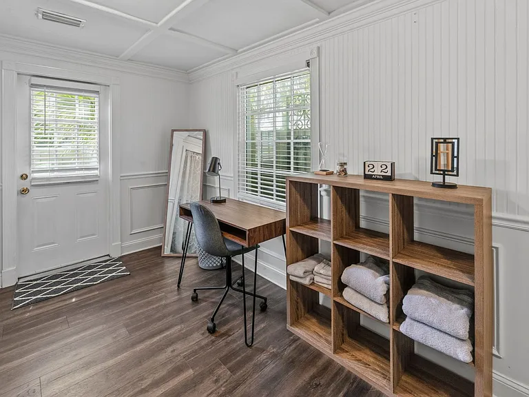 1010 E Victory Dr E #1 — Photo 14