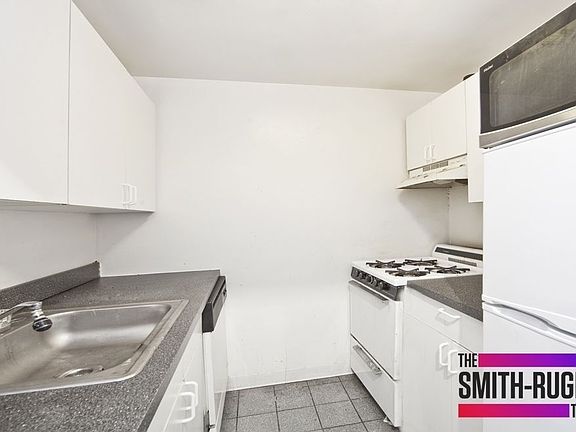 2nd image of 334 W 47th St APT 4B