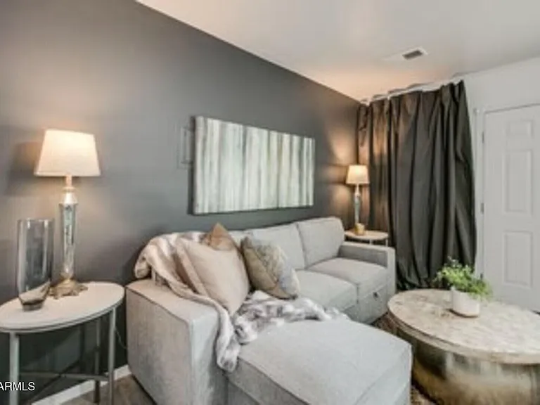 830 E Maryland Ave #2 — Photo 5
