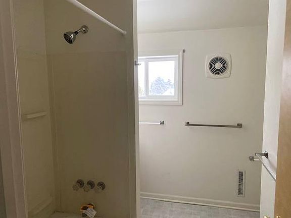 2nd image of 504 Blossom St #B