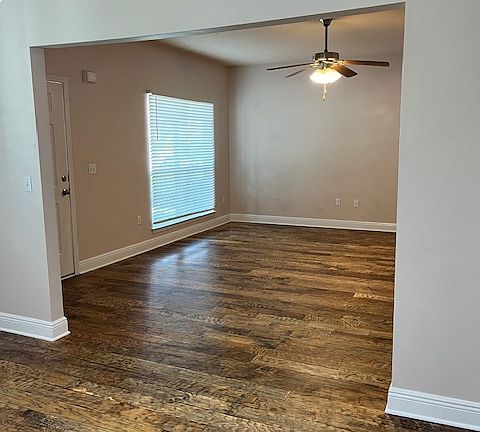 Main Living Room
Hardwood Floors