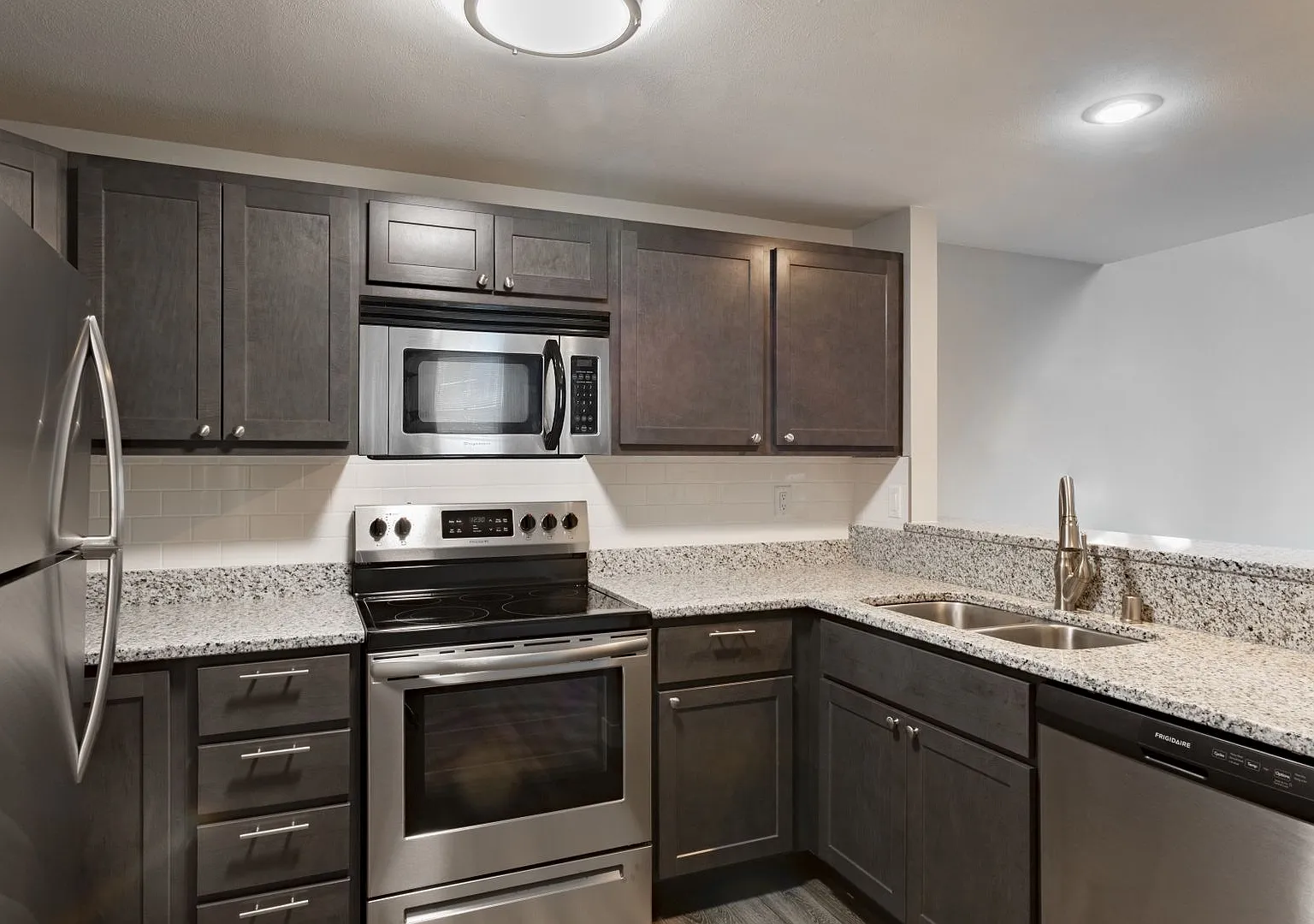 Lakeview Gables Apartments — Photo 2