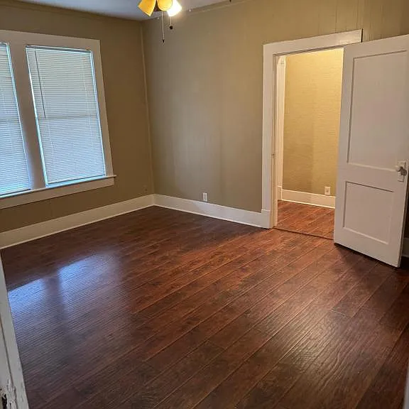 313 E Lloyd St — Photo 4