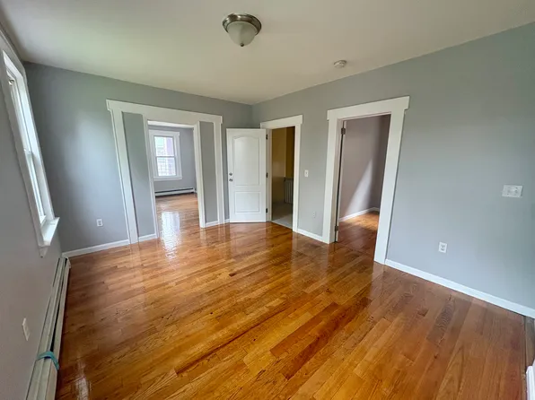 819 S 19th St Floor 2, Newark, NJ 07108