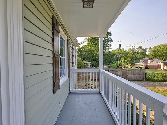 5th image of 1063 Horseshoe Dr