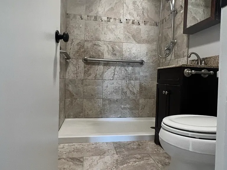 11-17 Dupont Pl #15 — Photo 20