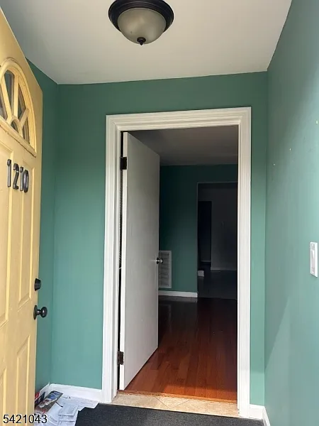 3 bed, 1.0 bath, $3,200 — Photo 2