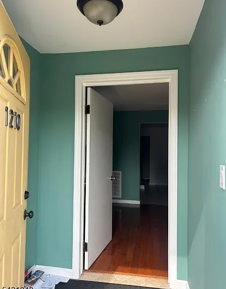 1210 Roselle St — Photo 2