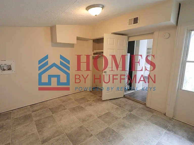 1013 N Garvin St — Photo 9