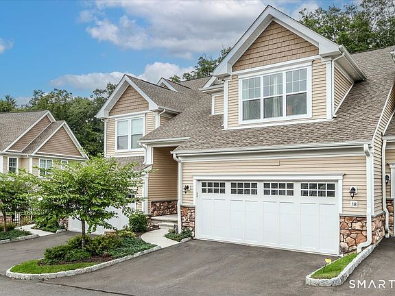 3rd image of 18 Hunting Ridge Ln #18