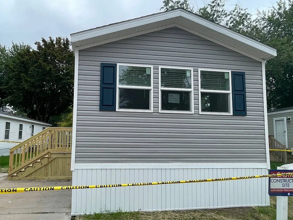 15 Ontario Ln
