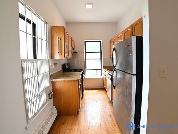 5th image of 350 W 110th St APT 6