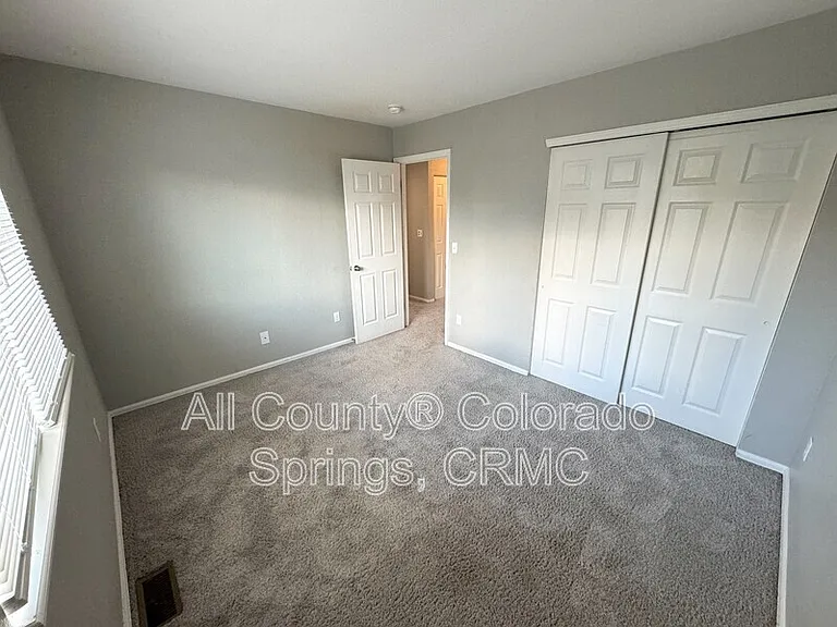5859 Instone Cir — Photo 17