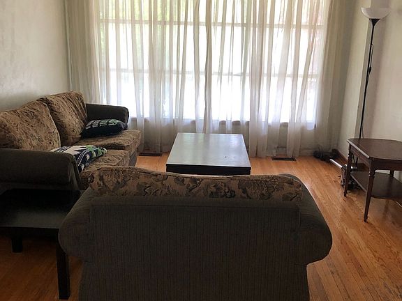 3rd image of 211 Pineway Blvd