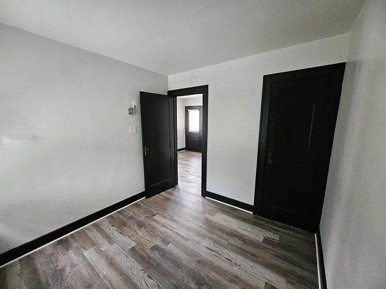 947 Maple Ave — Photo 6