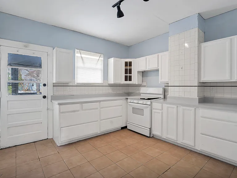 3915 Schiller Pl — Photo 6