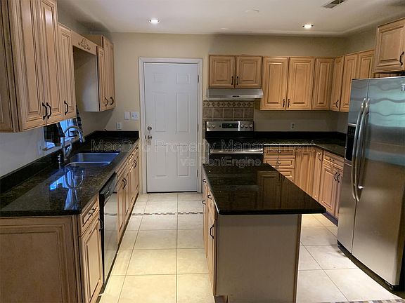5th image of 11720 Eisenhower Ln