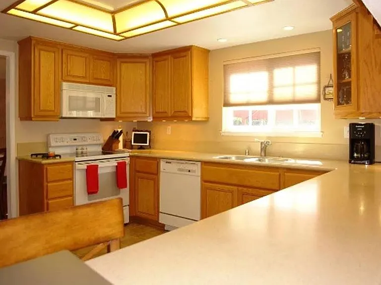 1170 Gilbert Ct — Photo 4