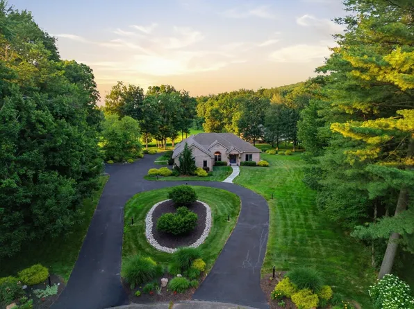 33 Labrie Ln, Holyoke, MA 01040
